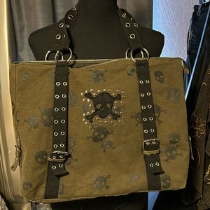 Medium size skull bag